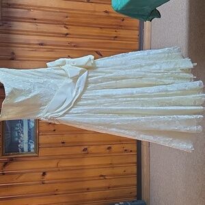 Elegant Cream Lace Dress
